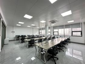 智慧港企业孵化基地
